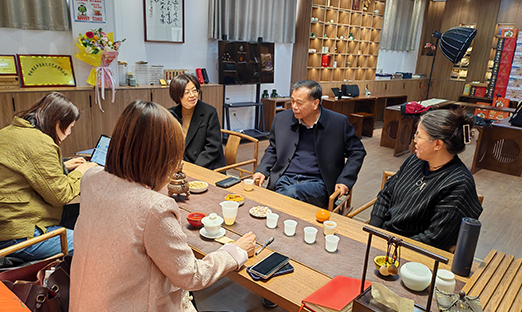 �򵼾�Ҫ��һ�ߣ���ʱ����������ʽ��פ�ĳ�